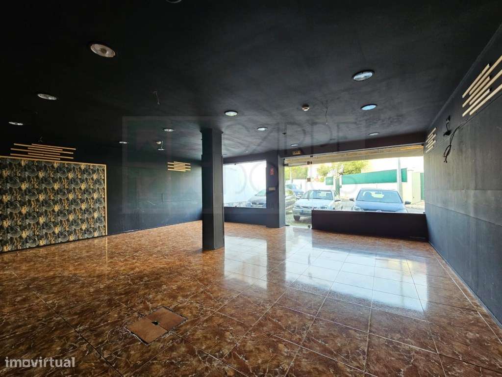 Prédio com Comércio e 2 apartamentos, em Mem Martins, Sintra-20