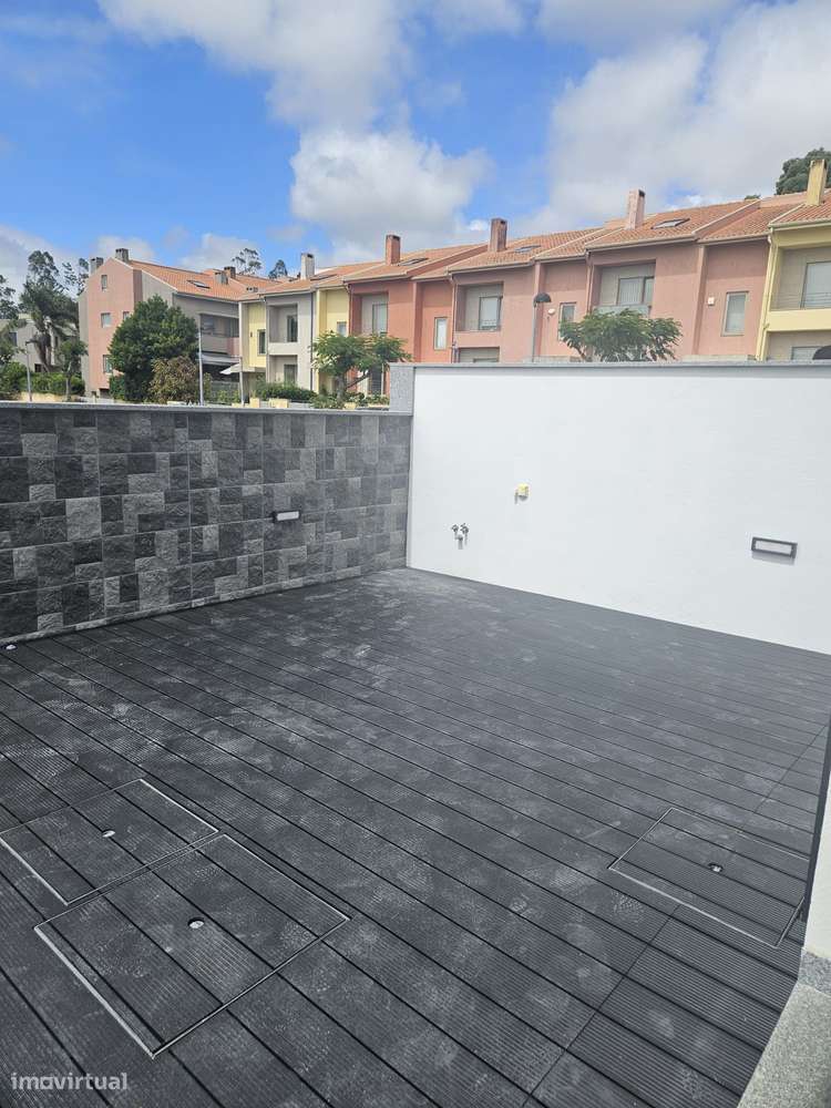 Moradia T4 com Piscina e Jardim-15