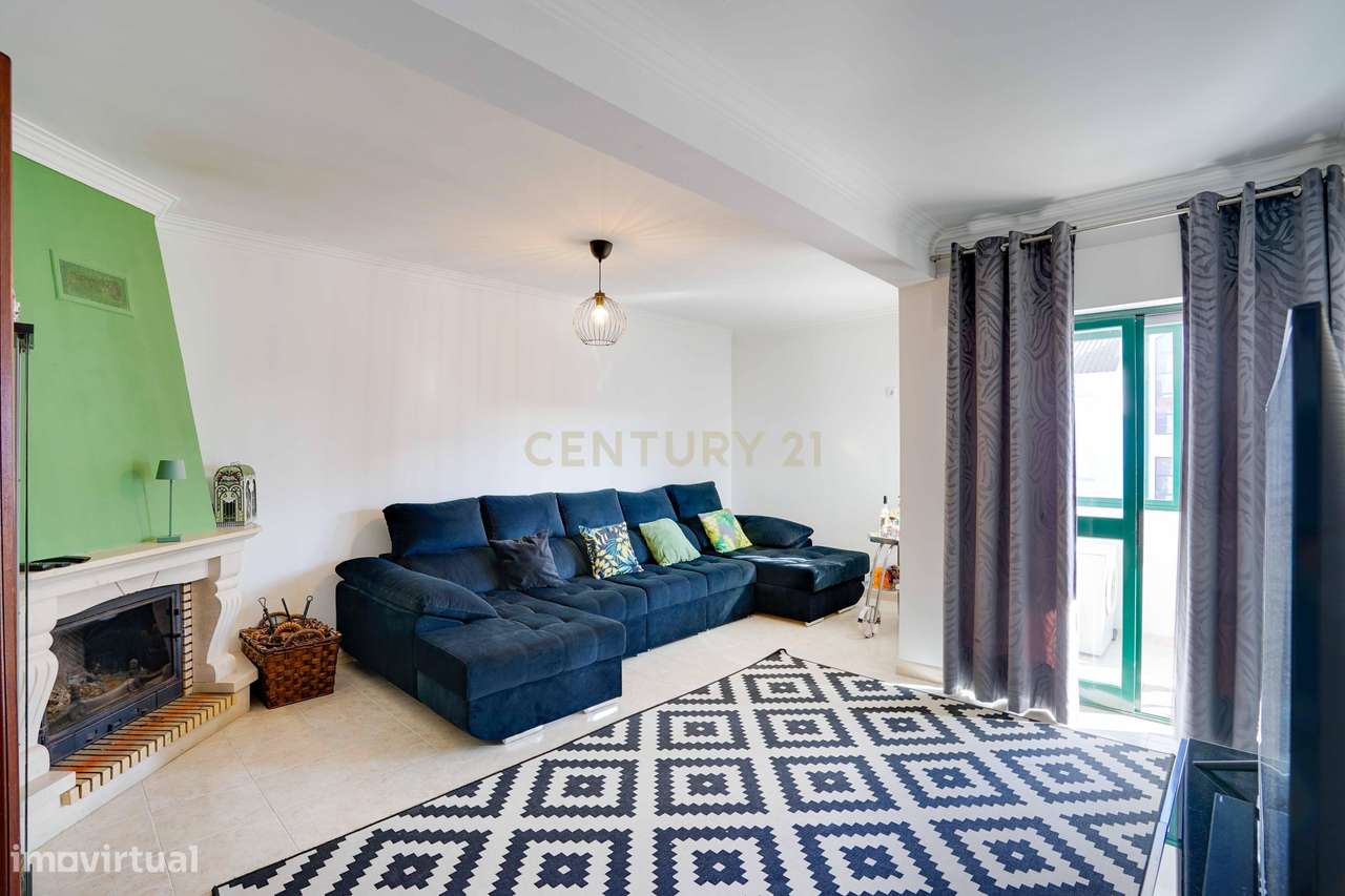 T4 com Garagem, Arrecadação e Excelente Localização – Alhos Vedros - Grande imagem: 1/32