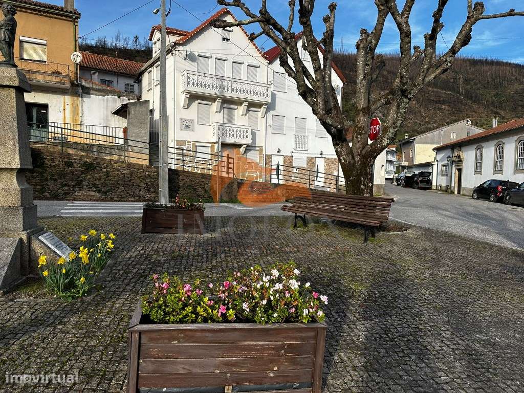 Casa de aldeia com 4 quartos e Alojamento Local ainda a funcionar e...-19