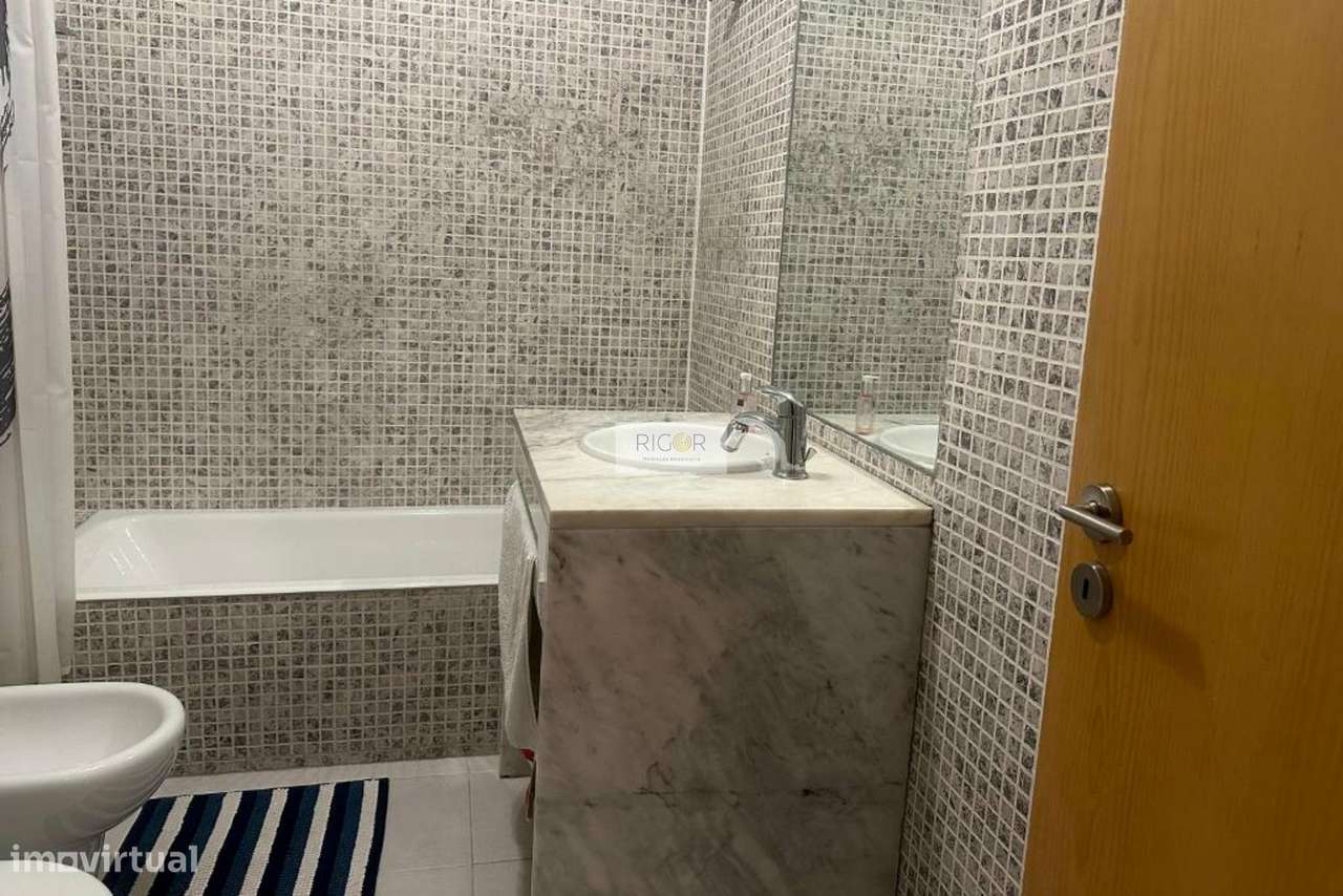 Apartamento T3 no último piso com 2 frentes de orientação na Cidade da-15