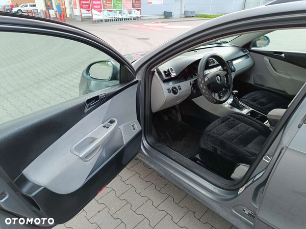 Volkswagen Passat 1.9 TDI Comfortline - 10