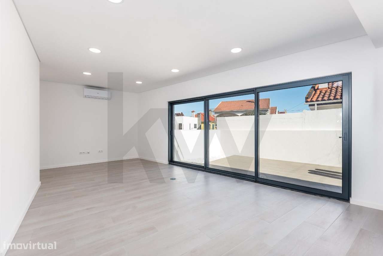 Moradia T3 Nova com Jardim, Terraço e Estacionamento – Próxima da CREL - Grande imagem: 5/60