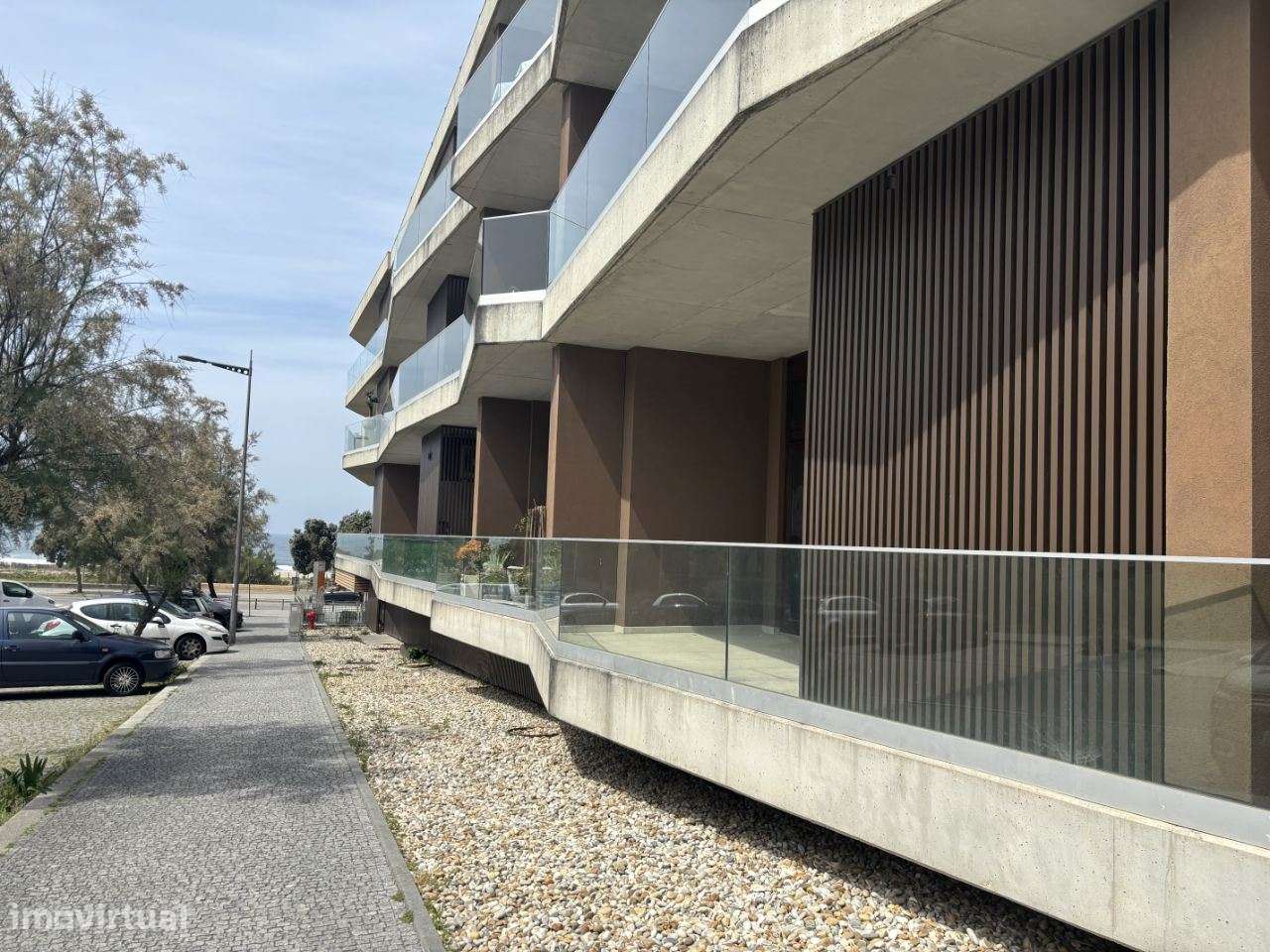 Magnífico T4 C/ 2 Suites/Garagem+2L. Garagem/a 100m da praia/Canidelo-0