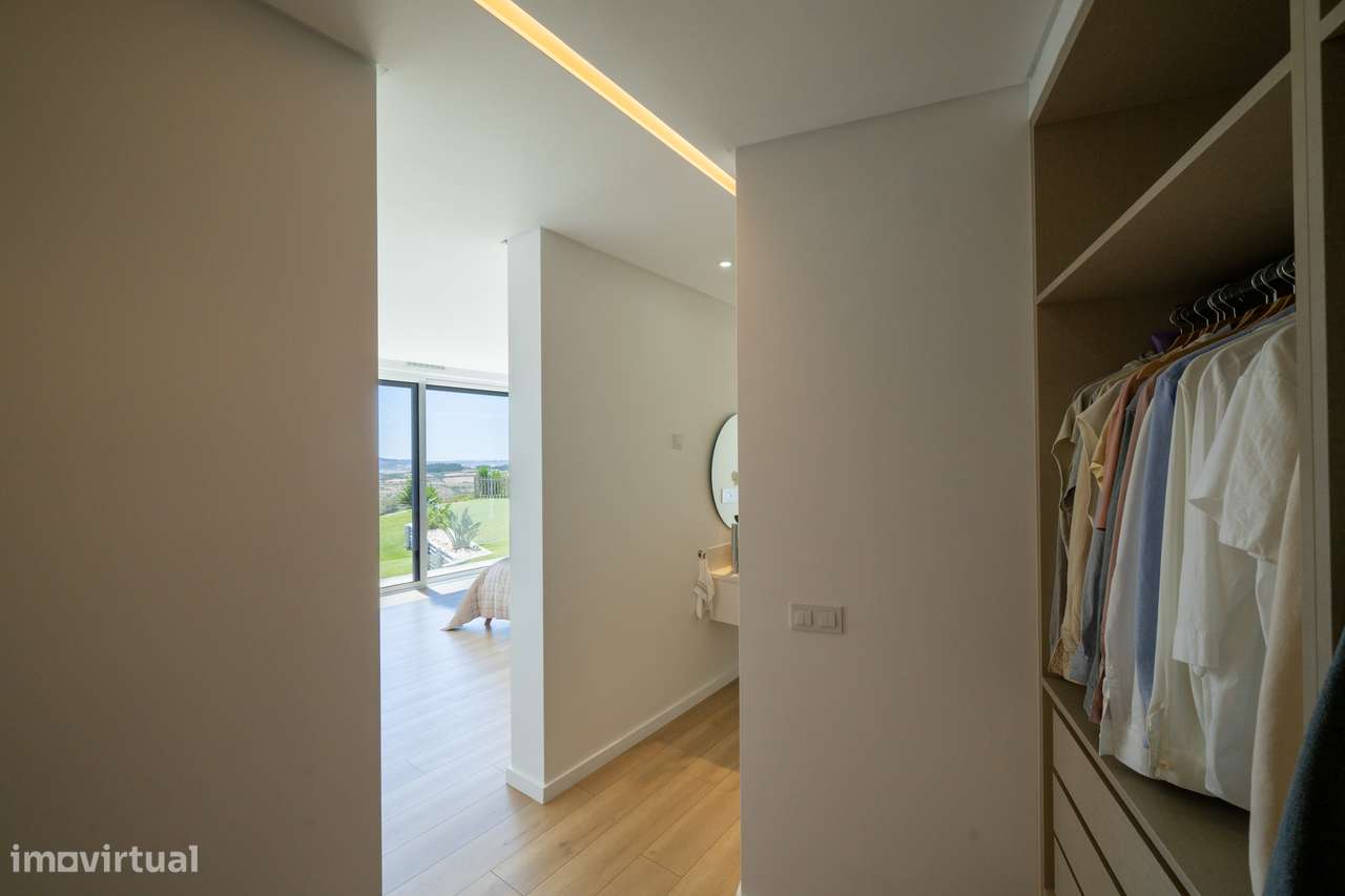 Moradia independente à venda na Estrada Velha da Avessada, 2665-36