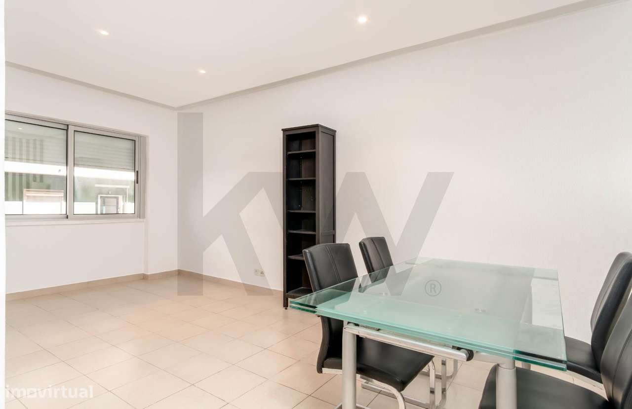 T2 com logradouro de 77m2 na Torre da Marinha – espaço, conforto e loc - Grande imagem: 3/27