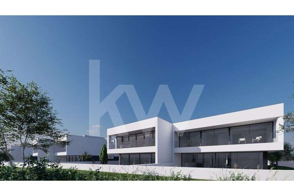 Moradia T4 com 4 suites, garagem e piscina privada - Grande imagem: 5/8