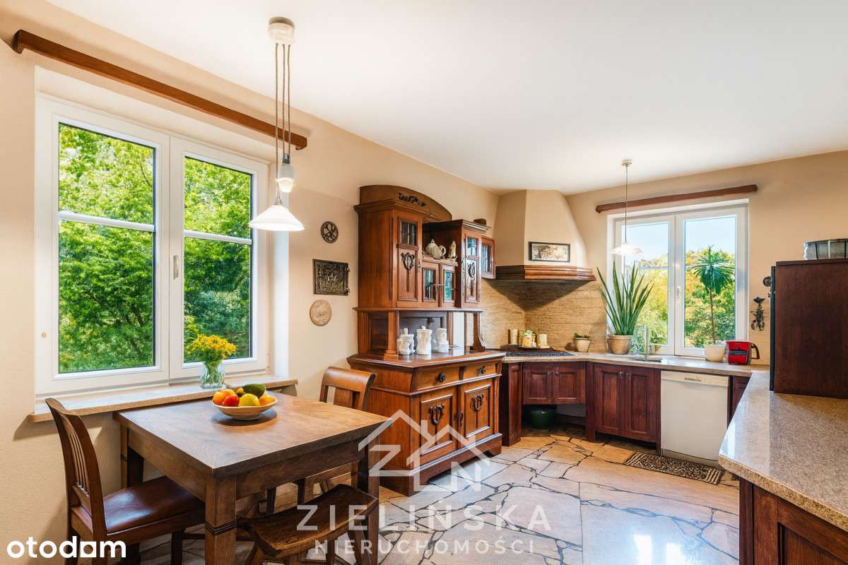 Przestronny dom z pięknym ogrodem-8