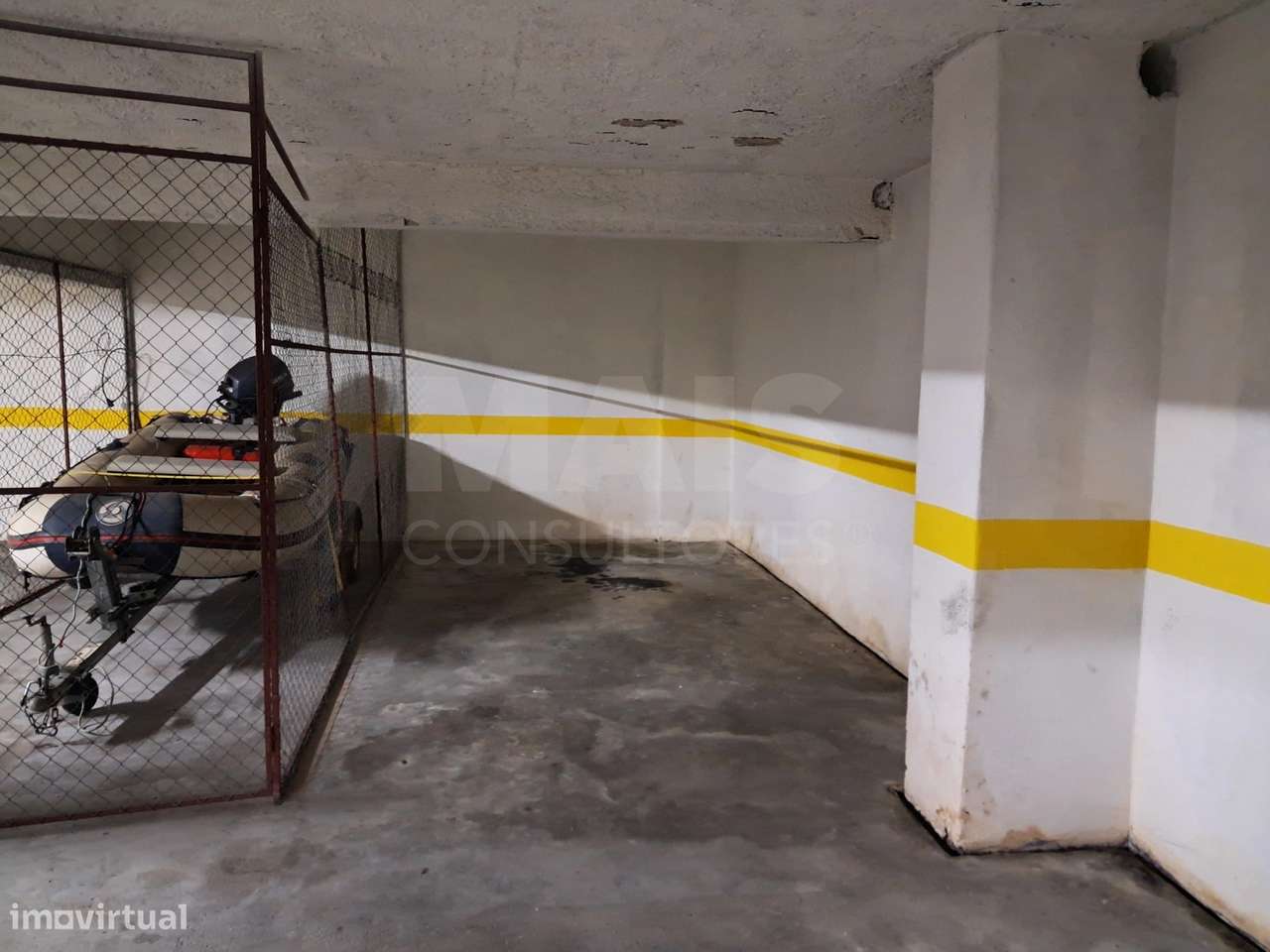 Parqueamento junto à Avenida 1º de Maio - Grande imagem: 2/4