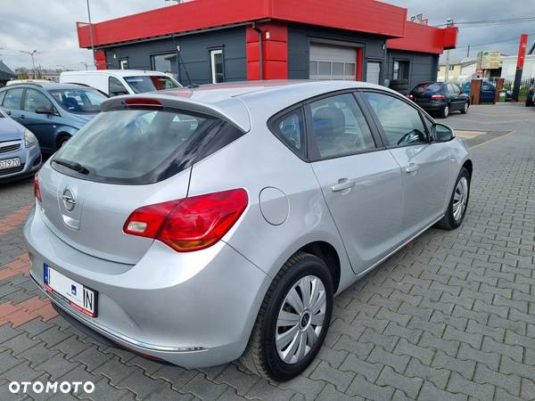 Opel Astra IV 1.4 T Cosmo - 8