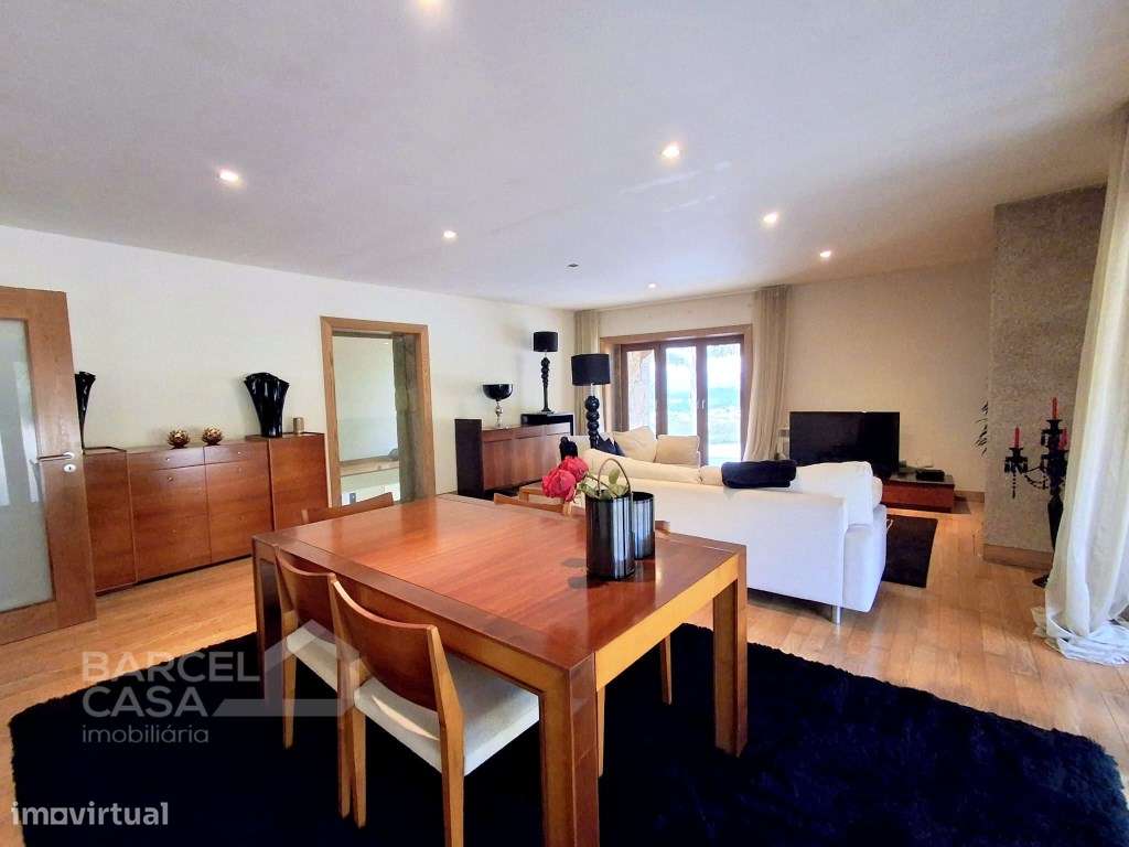 Moradia T4 em pedra, com piscina em Airó - Barcelos-21