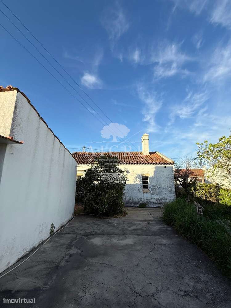 Moradia T2 Térrea com Quintal na Graça do Divor-17
