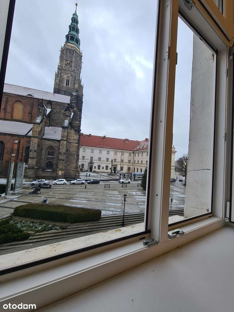 Wyremontowane mieszkanie w centrum-0