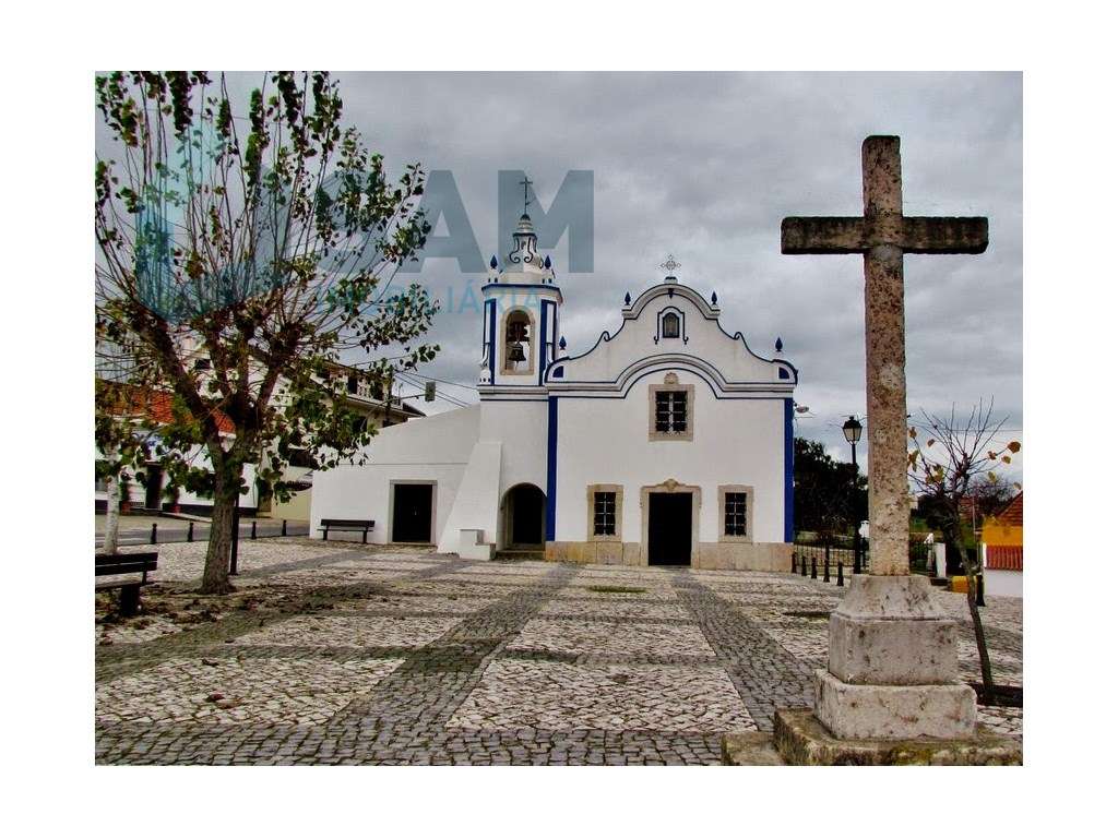 Mini Mercado em Zona Estratégica com Possibilidade de Novo Negócio-9