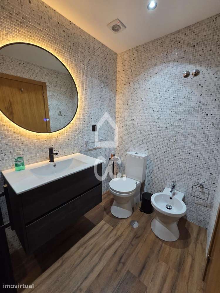 Apartamento T1 na Venda do Pinheiro com Garagem, Elevador e AC-27