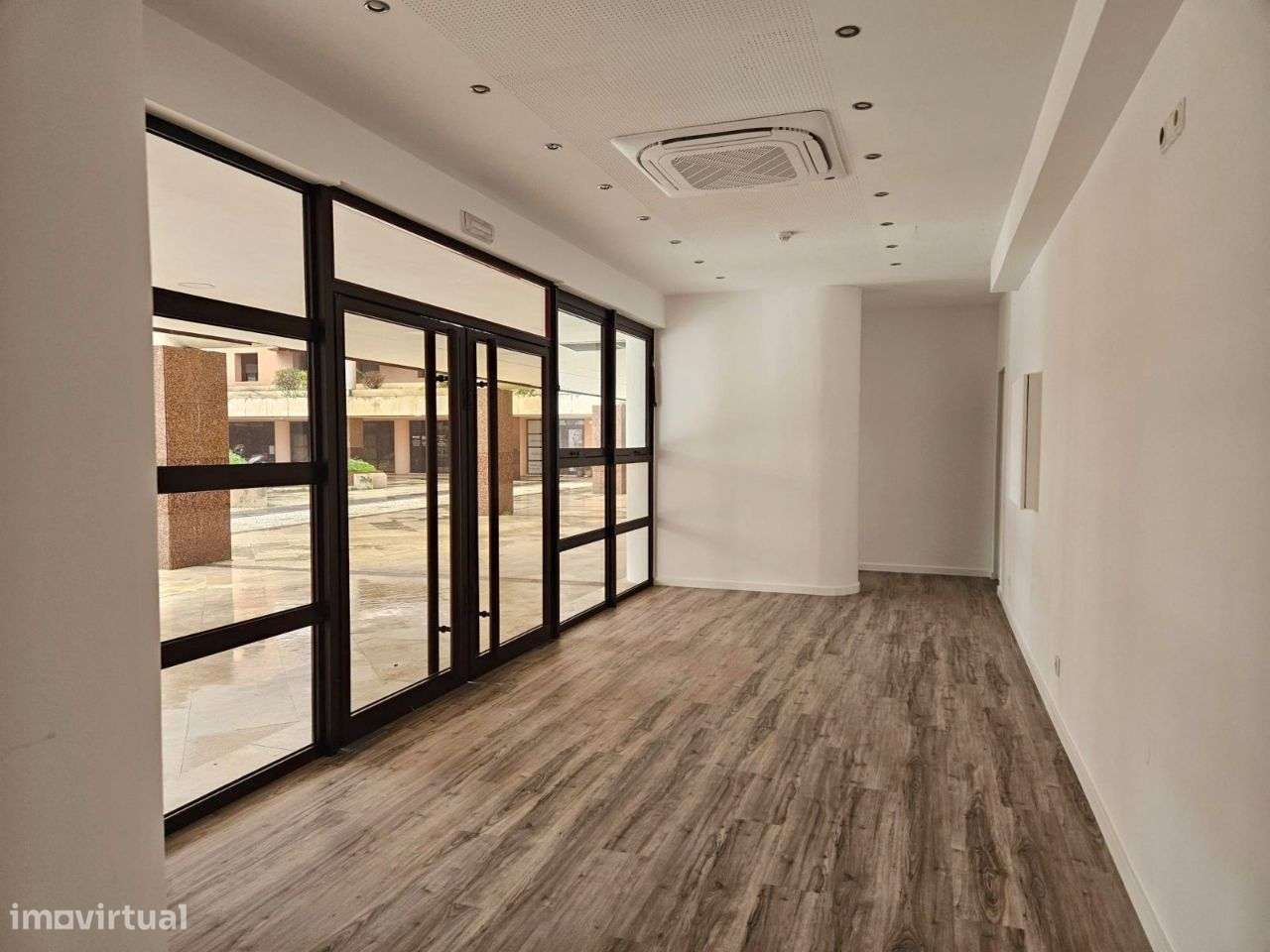 Loja Lisboa Arrendamento | 53 m2 | Edifício Green Park - Grande imagem: 1/21