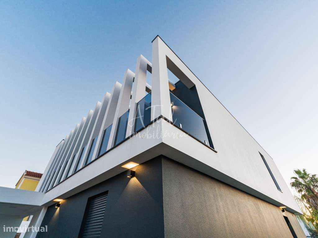 Moradia V4 com piscina em Azeitão-12