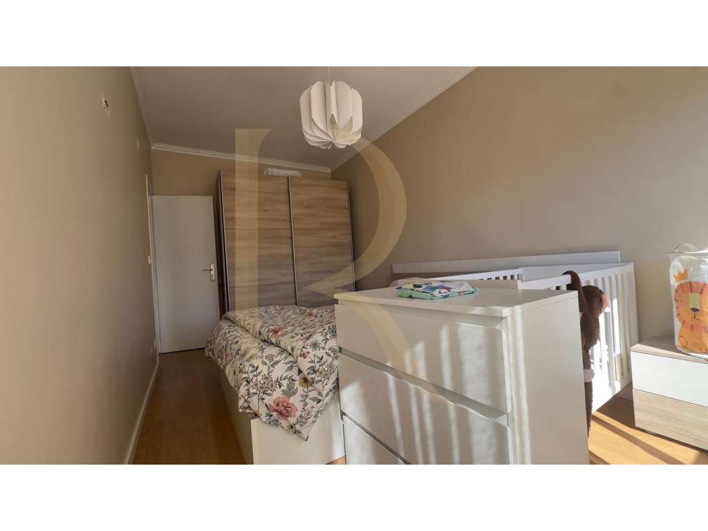 Apartamento T3 com elevador, marquise e arrecadação no Fogueteiro-22