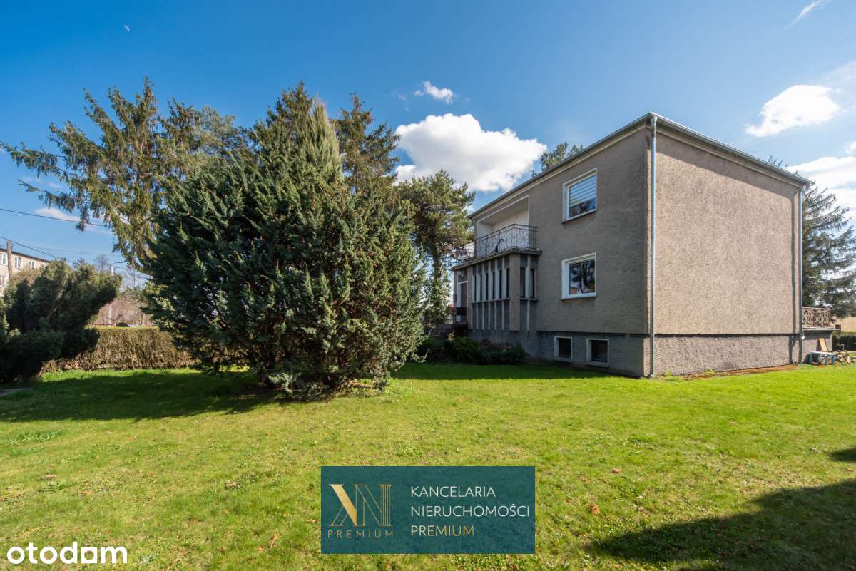 Dom wolnostojący z pięknym ogrodem-0