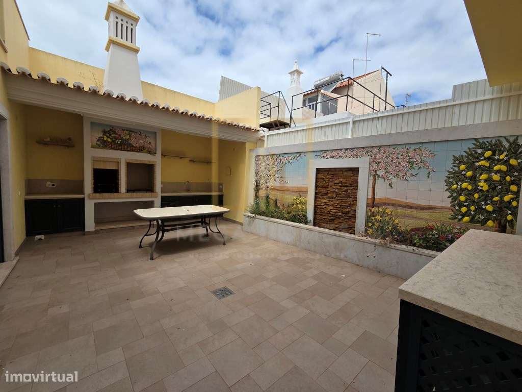 Moradia T5 com piscina + Apartamento T3, em centro de Lagoa (Algarve)-17