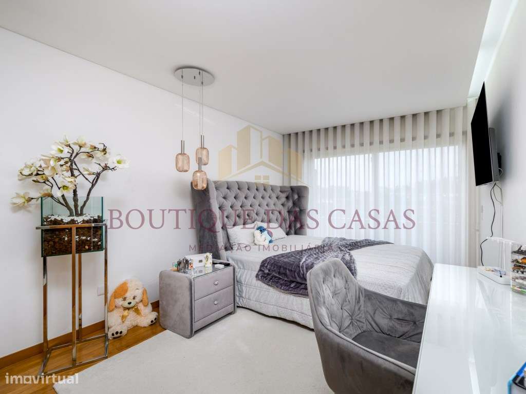 Moradia T5 em Perosinho-18