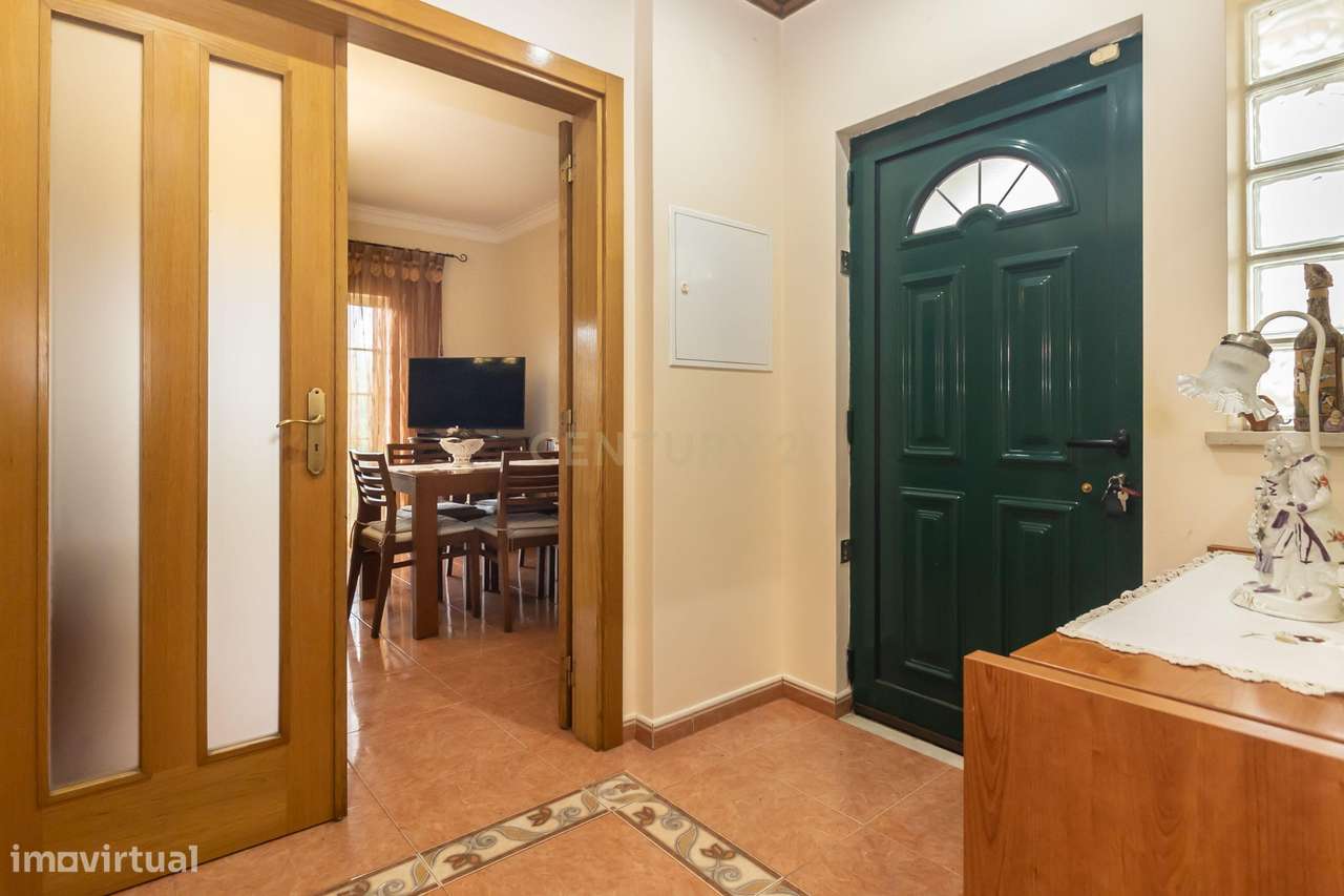 Moradia T4 Independente com garagem e jardim em Setúbal-13