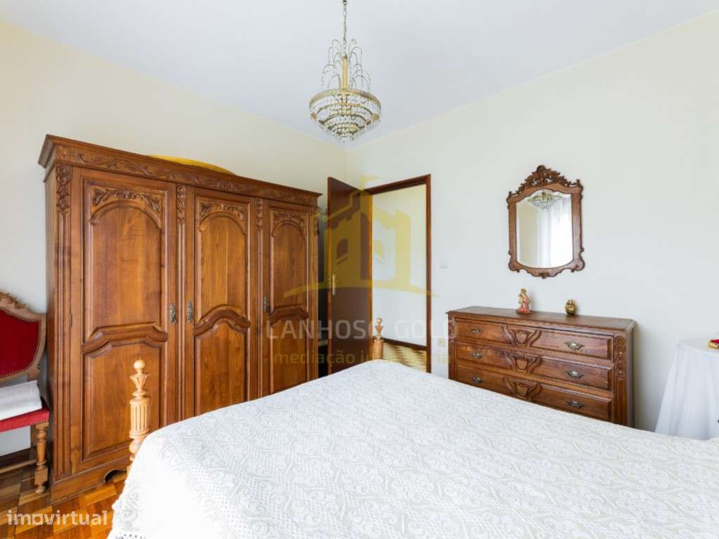 Moradia T6 em Lanhoso - Espaço, Conforto e Versatilidade-9