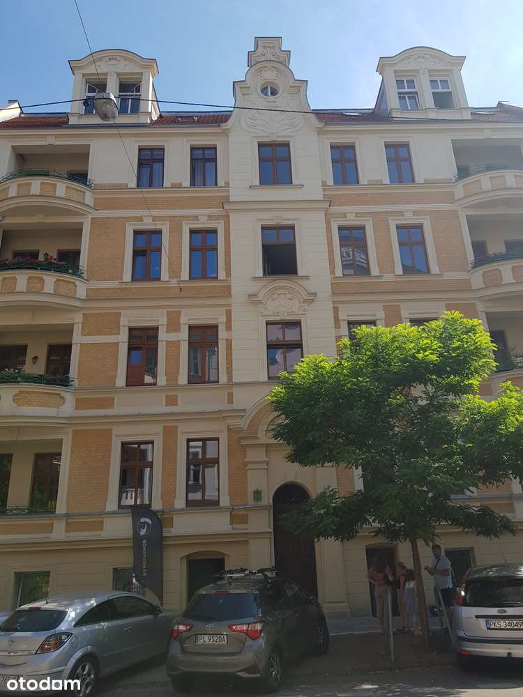 82m2, 3 pokoje + duża kuchnia, niezależny układ - odnowiona kamienica