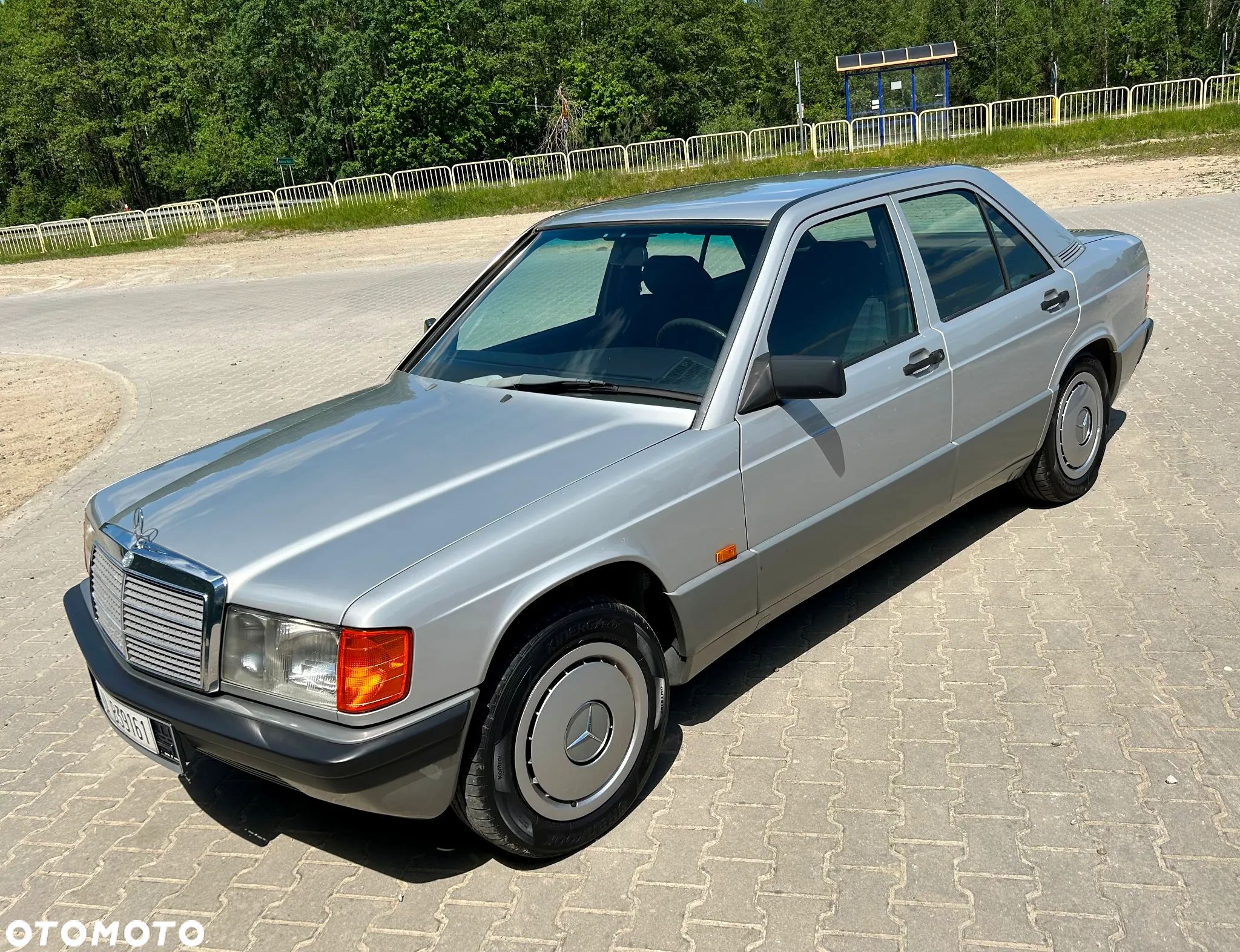 Mercedes-Benz W201 (190) - 1