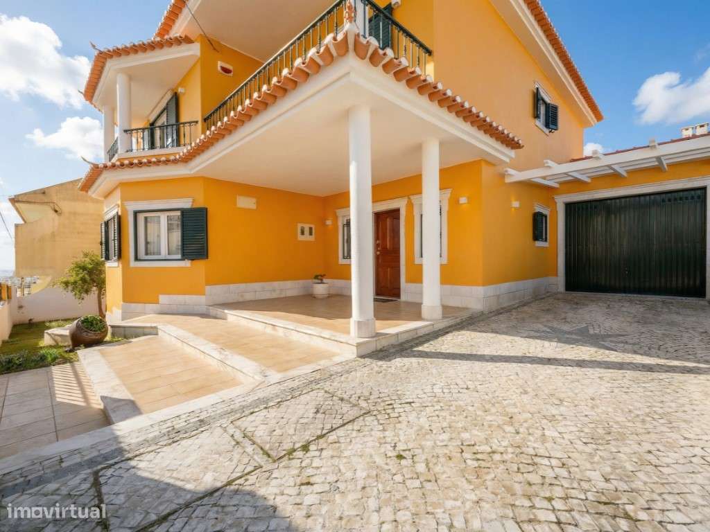 Moradia T4+1 localizada no bairro do 'Casal Novo'.-27