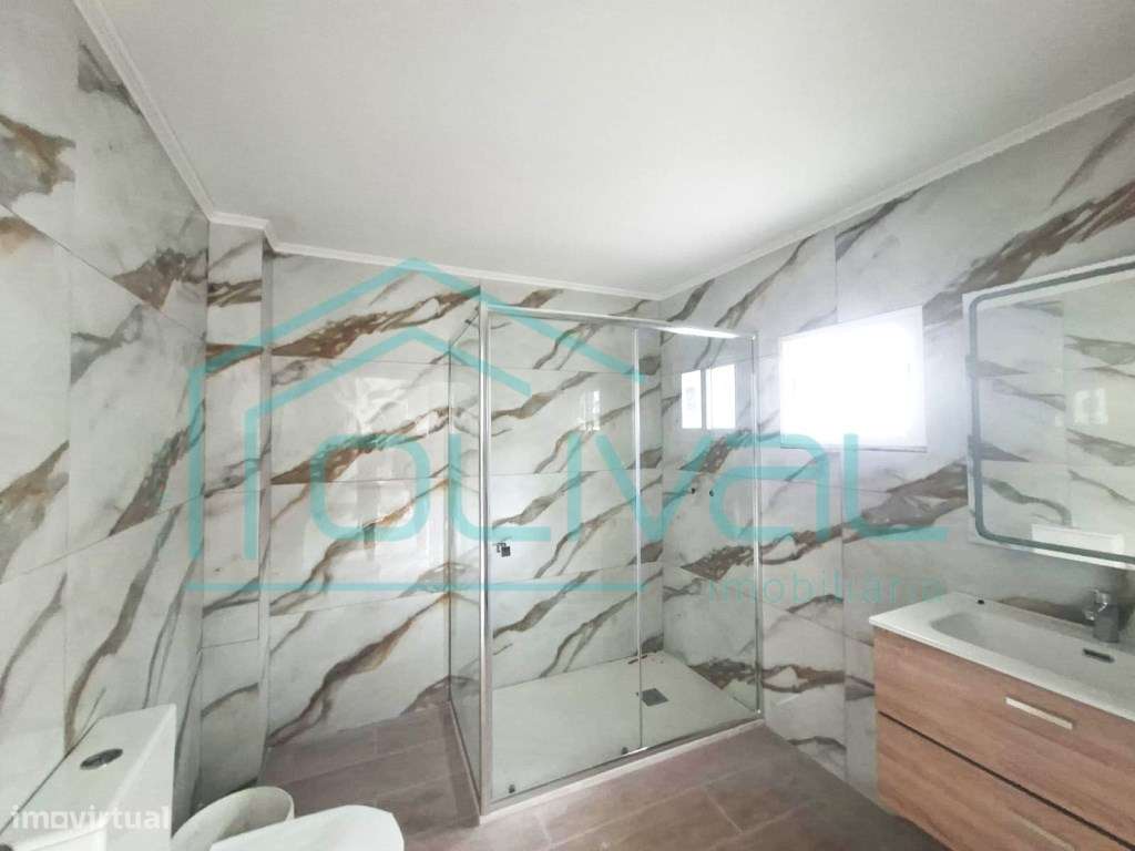 Moradia T3 totalmente remodelada no centro de Salvaterra de Magos-23