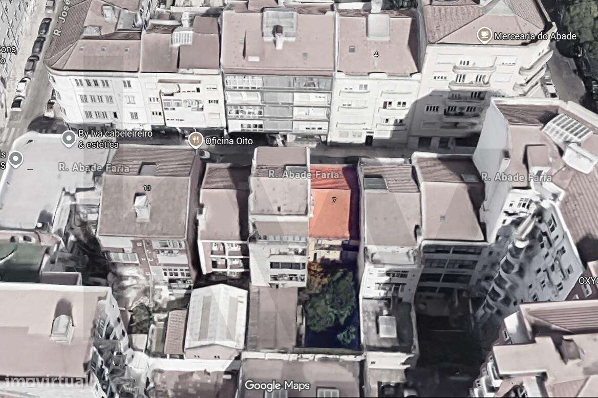 A sua Moradia de Sonho no Coração de Lisboa – Prédio com Jardim Privat-7