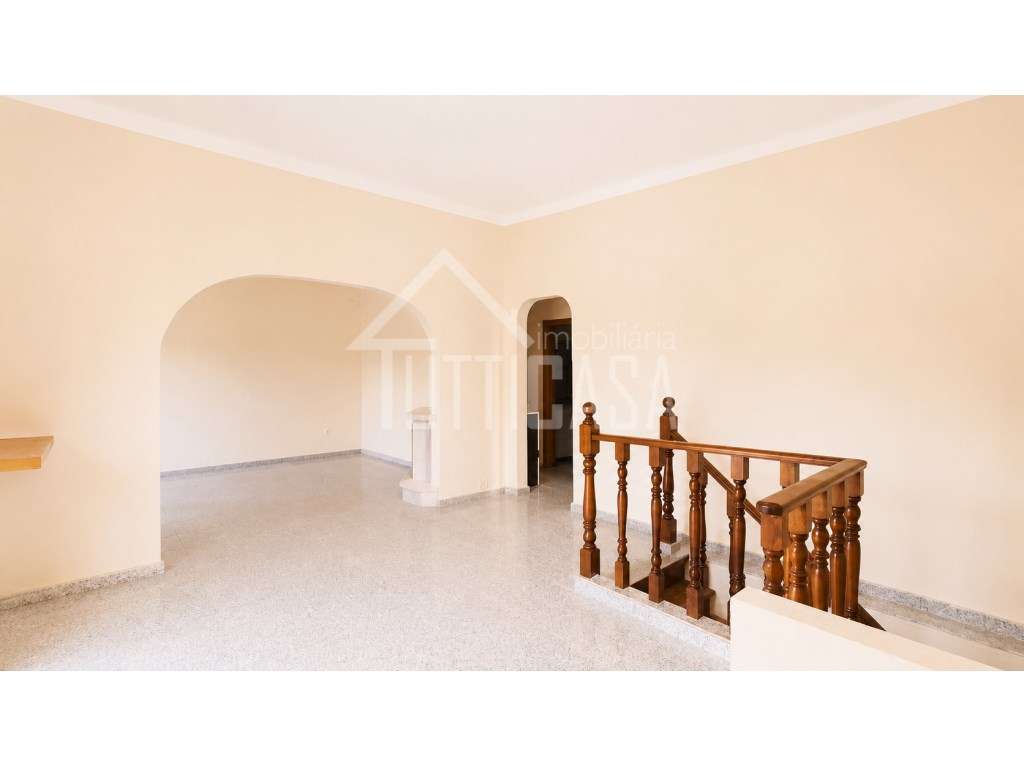 Moradia T2+2 com Jardim, Garagem e Total Privacidade-11