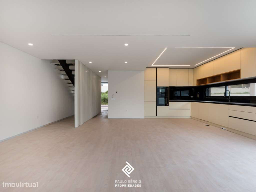 Moradia de Qualidade Superior com Piscina a 350m da Praia da Madale... - Grande imagem: 3/25