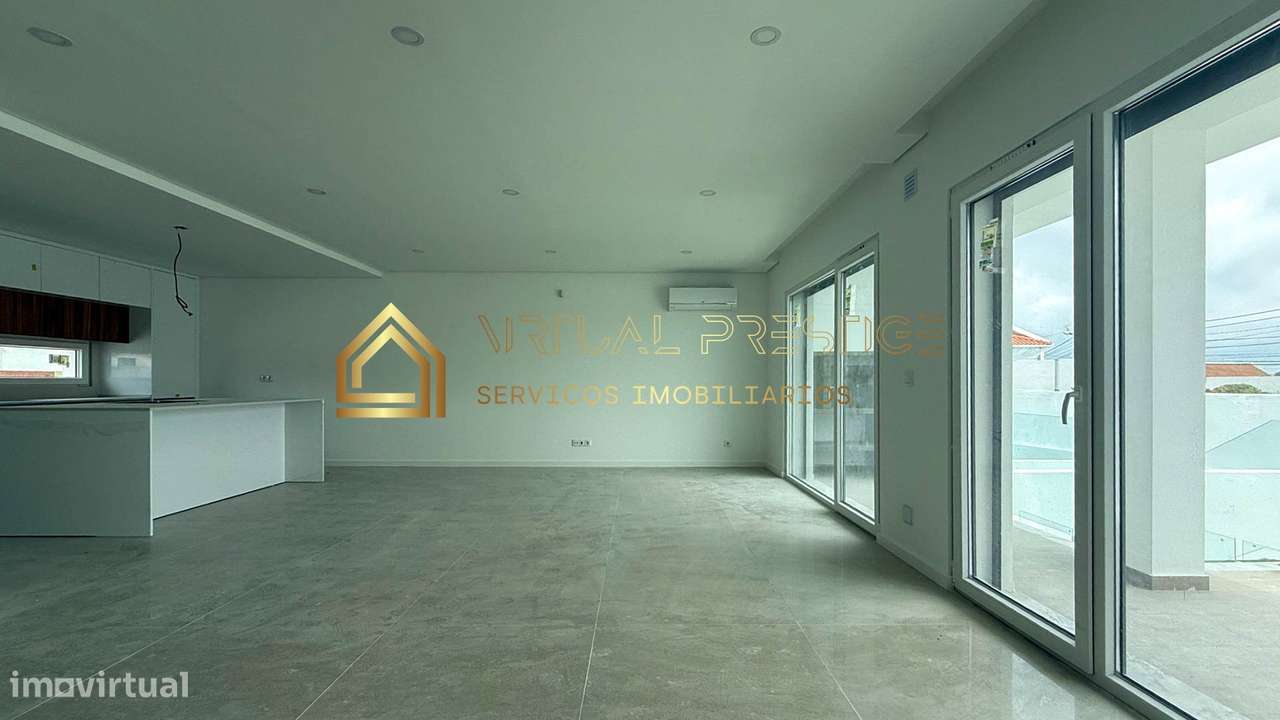 Moradia T4+1 em Banda – Nova - Piscina e Garagem - Palhais - Grande imagem: 5/28