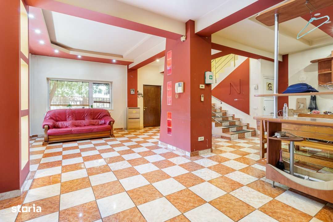 Casa cu curte | Potential pentru rezidenta sau afacere| Aparatorii Pat - Imagine principală: 3/16