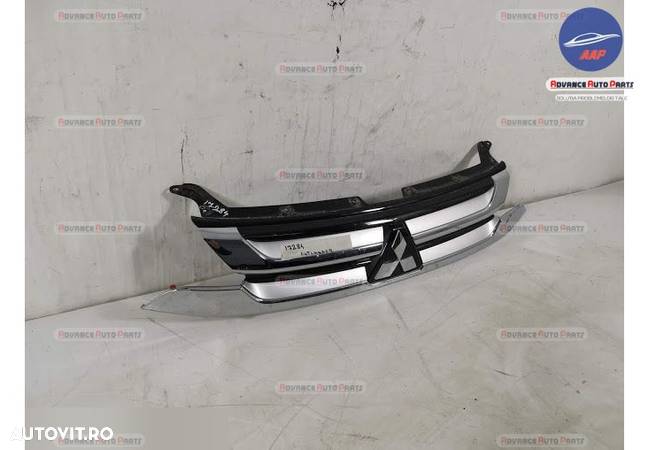 Grila Centrala Radiator Mitsubishi Outlander 2015 2016 2017 2018 originala - 3