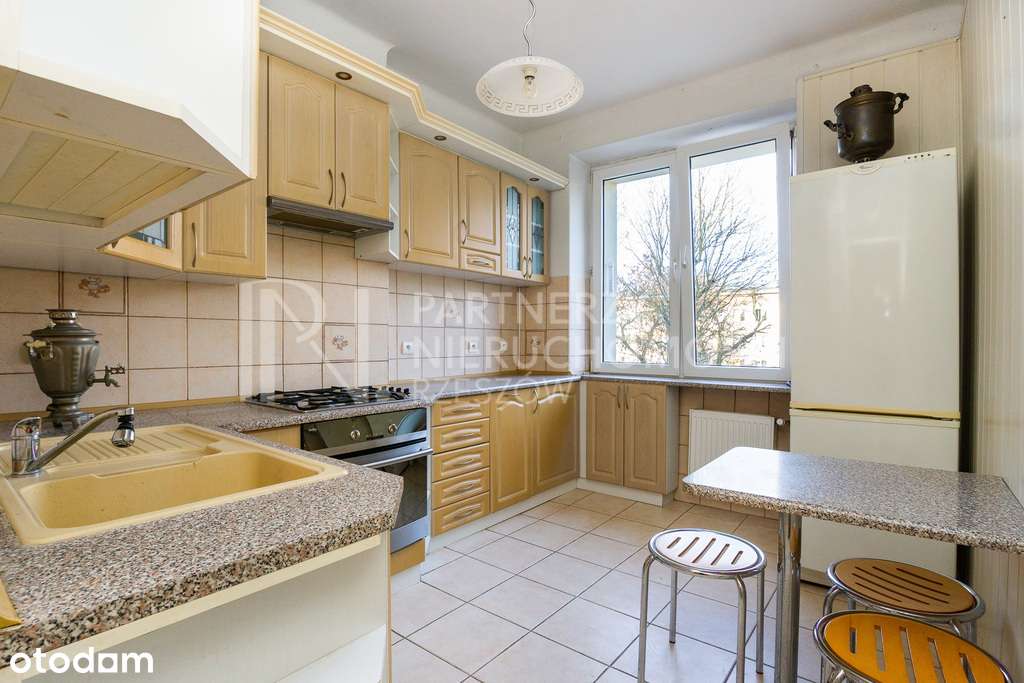 CENTRUM - Przestronne 2 pokojowe mieszkanie !-0