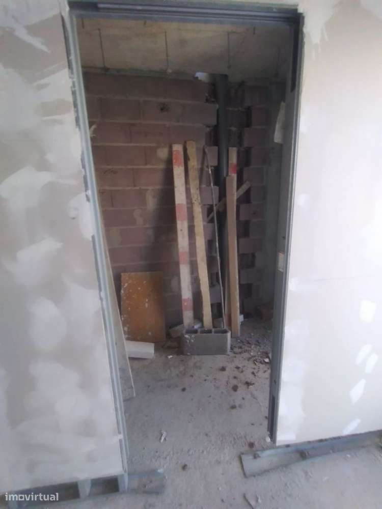 Moradia t-4 em construção pederneira -Nazaré com piscina const de luxo-12