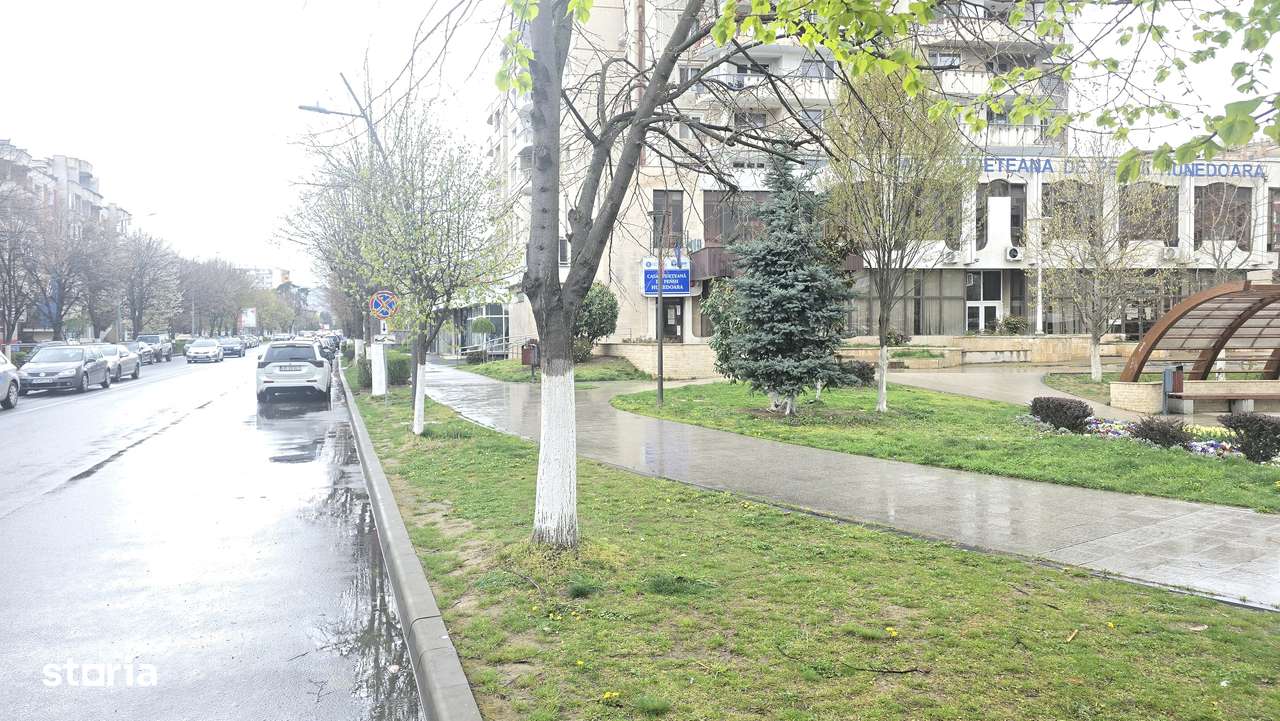 Vand 3 spatii comerciale Deva zona foarte buna.-0