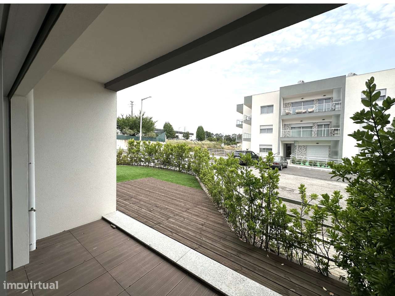 Apartamento T3 com garagem fechada, logradouro e jardim-19