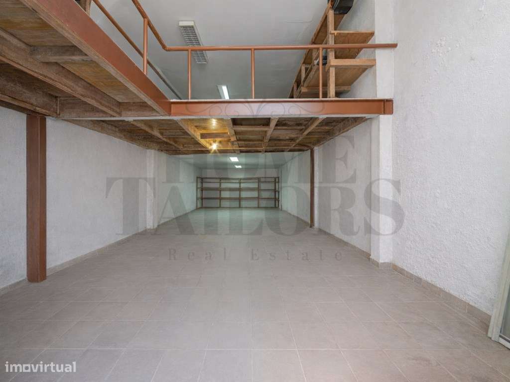 Armazém com potencial para loft em Campo de Ourique - Grande imagem: 2/17