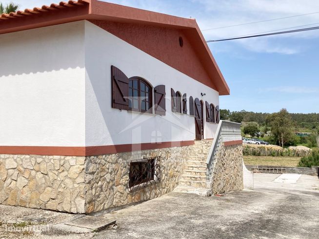 Moradia T3 com Armazém e Terreno de 9 640m2 em Olho Marinho, Óbidos-8