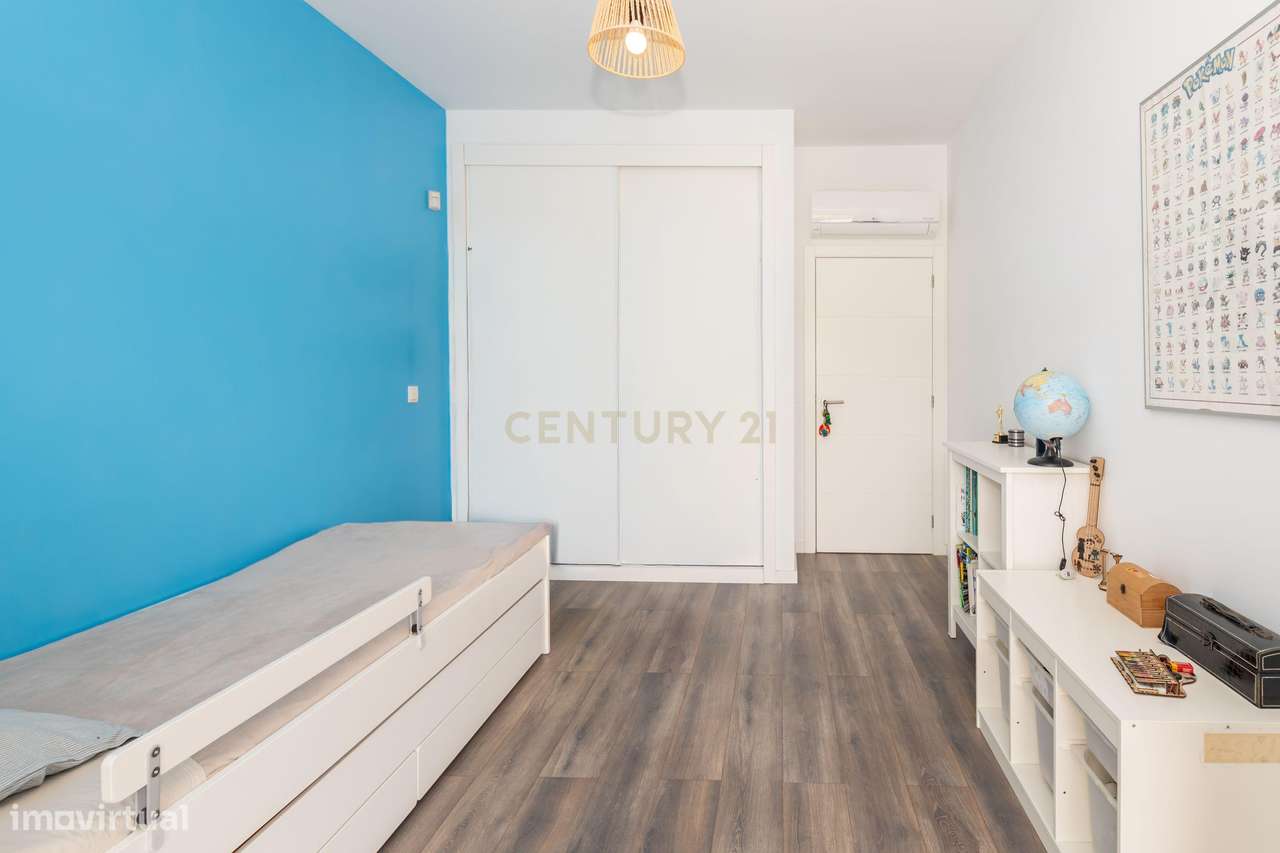 Moradia Isolada T4 de Prestígio – Bairro de São João, Sobreda-47