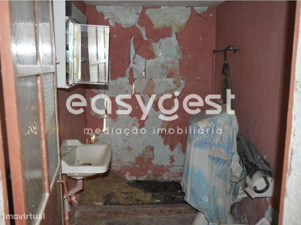 Moradia com Logradouro para reabilitar perto de Torres Novas - Grande imagem: 3/18