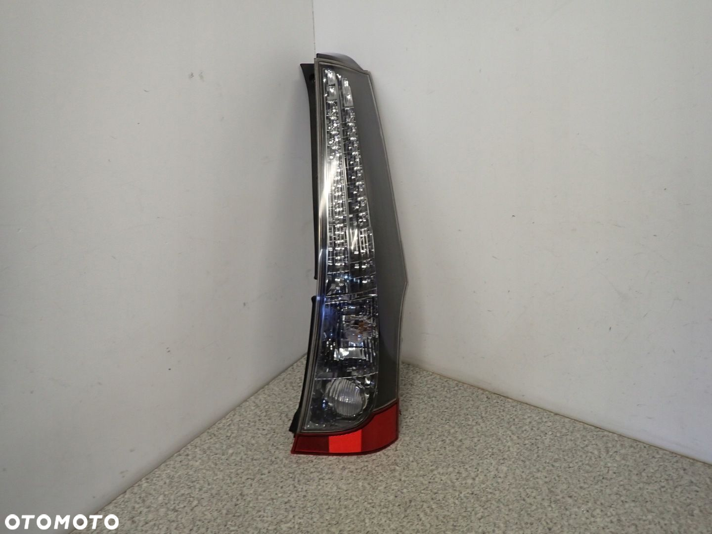 MITSUBISHI GRANDIS 03-11 LAMPA TYLNA PRAWA EUROPA - 2