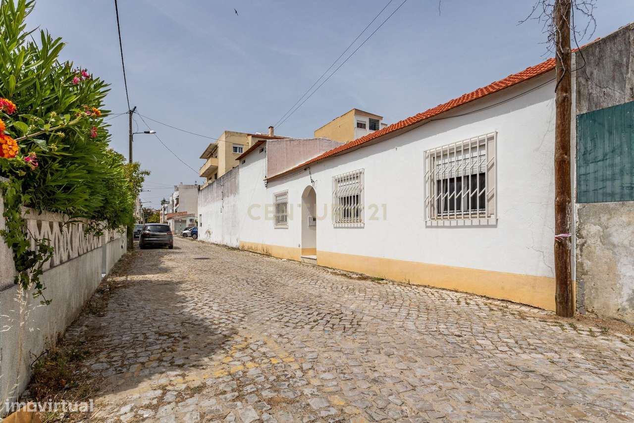 Propriedade na Costa da Caparica com duas moradias T3 independentes.-27