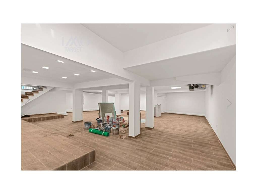 ESPAÇO COMERCIAL REMODELADO - RUA D. FILIPA DE LENCASTRE 18-10