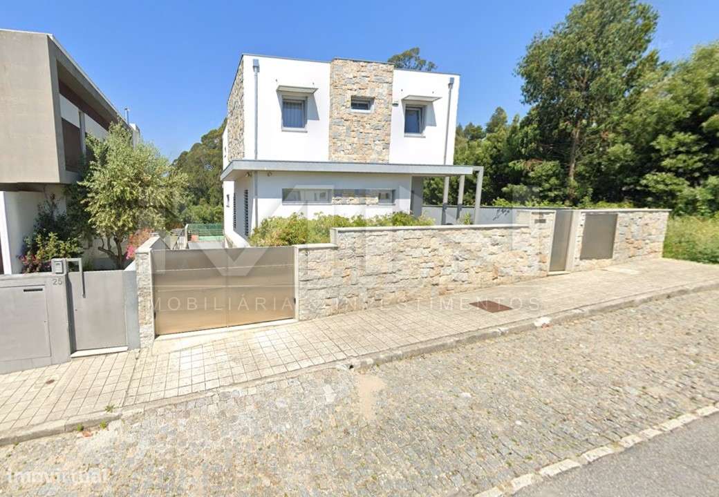 Moradia T3+1 - Exclusividade, Design e Conforto Superior-59