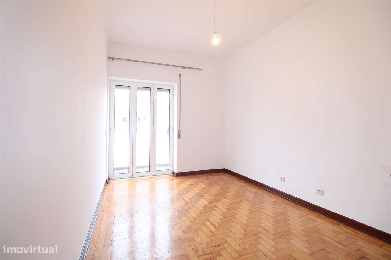 Apartamento T2 com Garagem no Vale das Flores - Grande imagem: 5/14